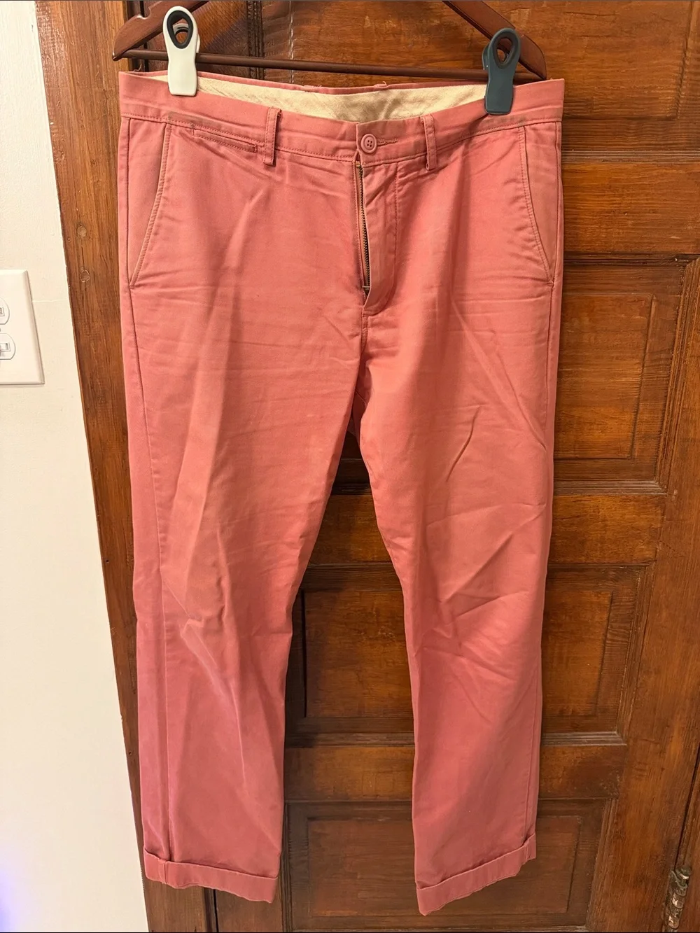 J. Crew Men’s Broken-In Chino Pants in Dusty Rose. 33x32